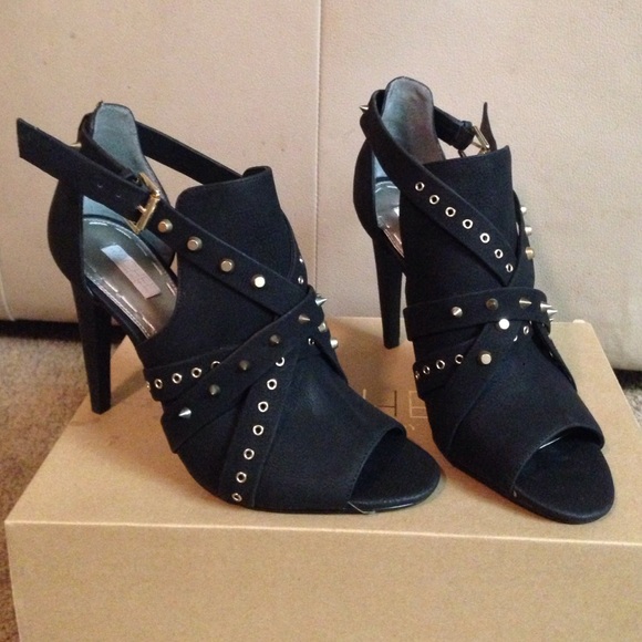 Peep toe spiked sandal pump - Picture 3 of 4