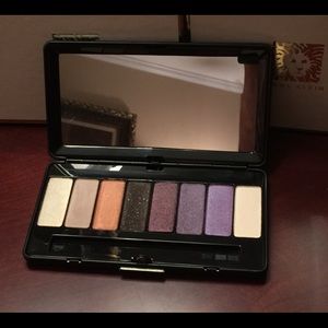 Kat Von D true romance palette in POETICA