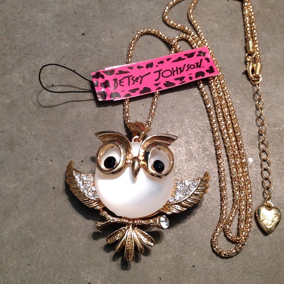 Betsey Johnson adorable owl sweater necklace