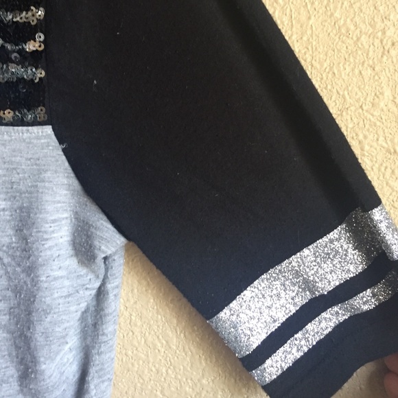 ✨"Totes adorbs" graphic tee!✨ - Picture 3 of 3