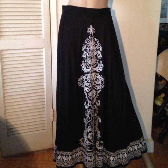 NWT EMBELLISHED MAXI SKIRT - Picture 4 of 4