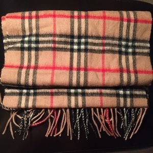 100% Cashmere Burberry Scarf (Authentic)