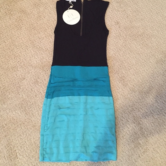 NWT: flowy body con dress!