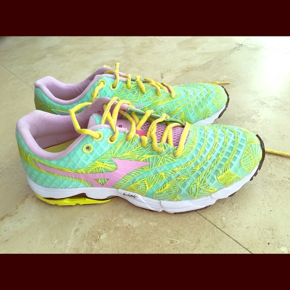 Women's Mazuno Wave sayonara 
USW8