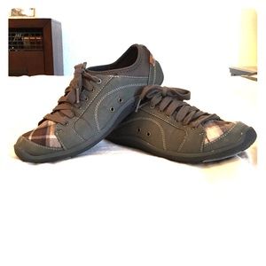 8.5M causal sneakers. So comfortable!!!