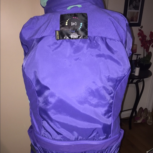 🌟SOLD🌟Burton AK Snowboard Coat in Mint & Purple - Picture 3 of 3