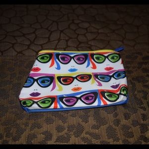 Small makeup case.