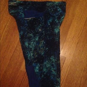 Athleta Splatter Be Free Capri