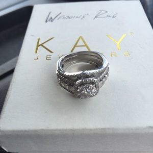 Wedding ring 1 ct real diamonds worth 7200