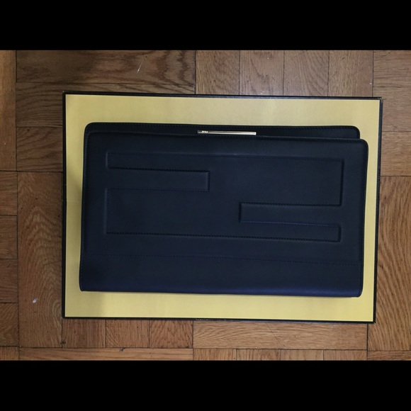 FENDI CLUTCH