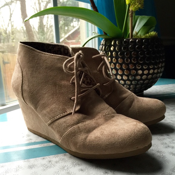Super cute faux suede taupe/sand bootie wedges