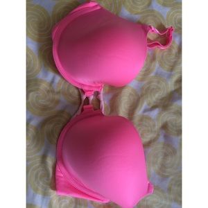 Victoria's Secret pink bra!!! NWT
