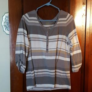 Casual neutral shirt