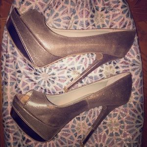Gold sparkle Peep Toe Pumps