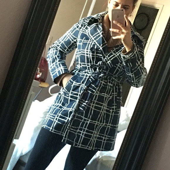 Coat - Picture 3 of 4