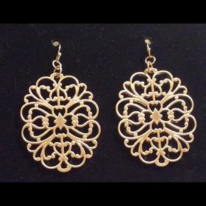 GOLDTONE EARRINGS $18