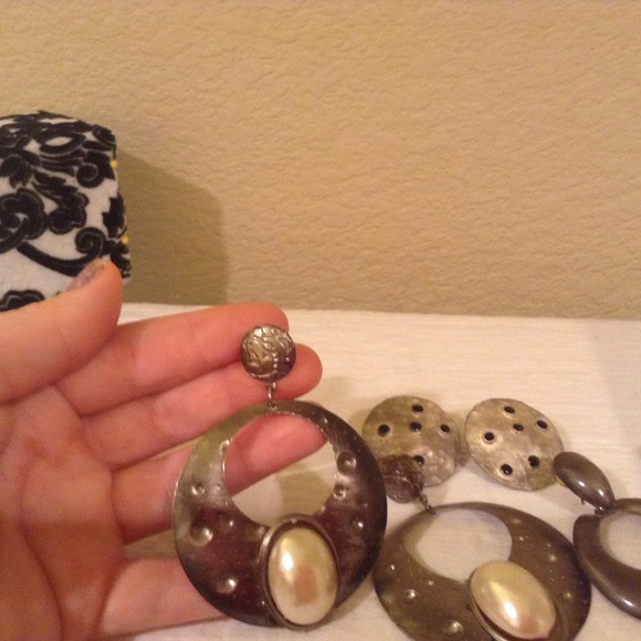 Earring bundle - Picture 2 of 2