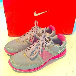 Must Go! Nike Women's 6 Athletic Shoes