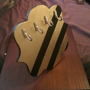 Bracelet/jewelry holder