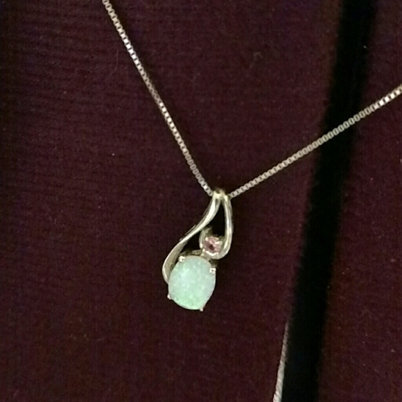 Opalescent necklace