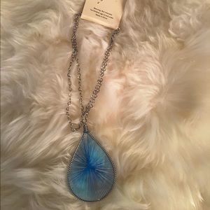 Blue threaded pendant necklace