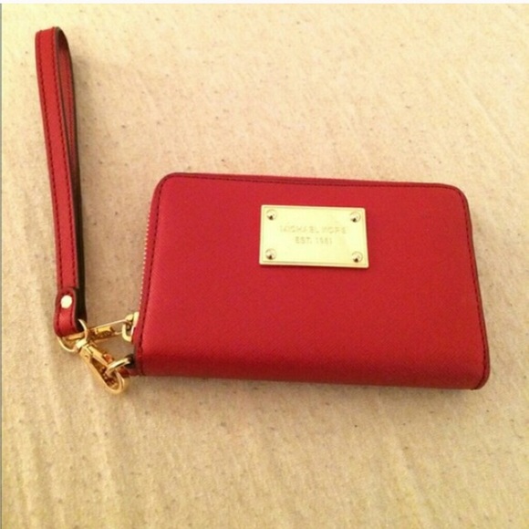 Michael kors wristlet