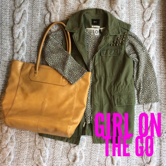Handbags - 💕HOST PICK 2/14💕Camel Faux Leather Tote