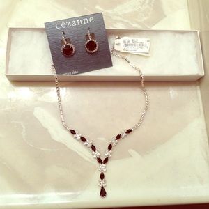 Sparkling earring with necklace