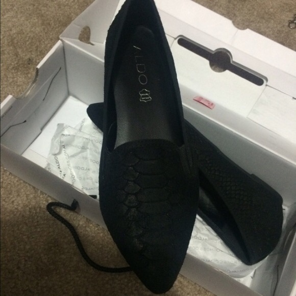 Pointed toe flats