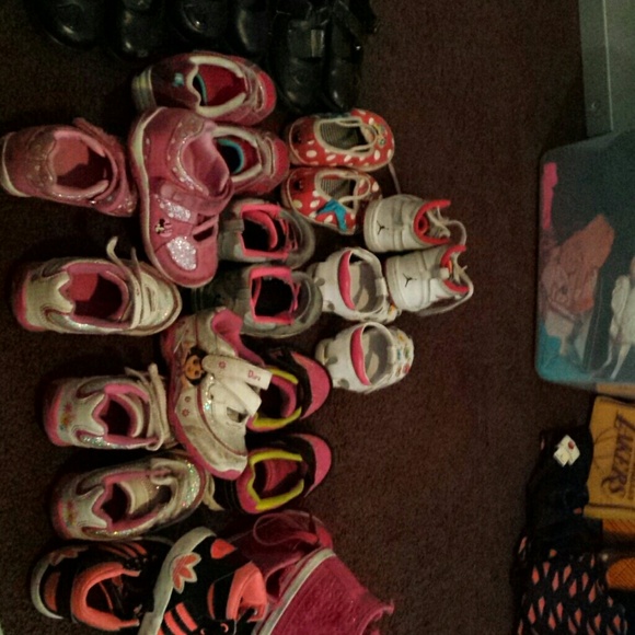 14 pairs of Girls Shoes from size 6, 7 n 8 td