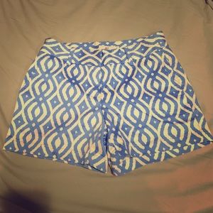 Vineyard Vines blue and white shorts!