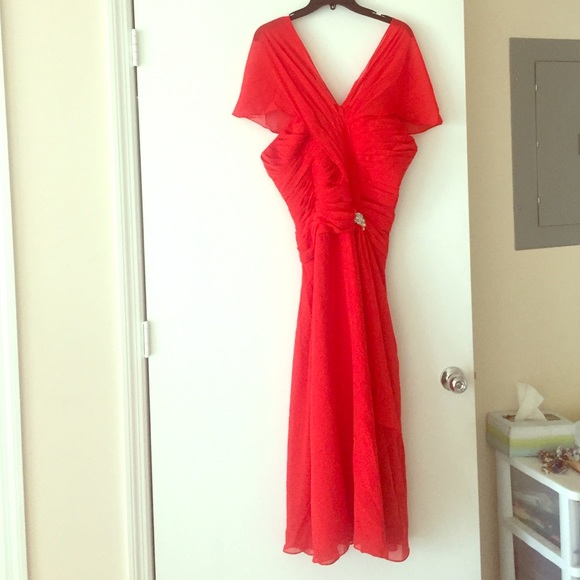 Beautiful JJ's House red dress