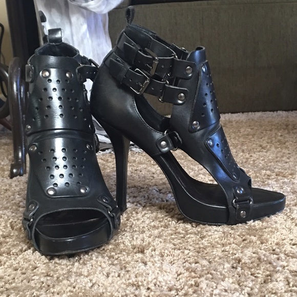 Pour La Victoire Gladiator heels "booties"