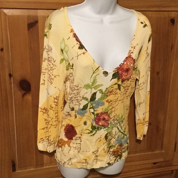 Beautiful French inspired top with sequins - Picture 2 of 4