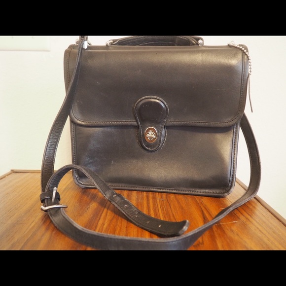 Classic Vintage Coach Willis Bag