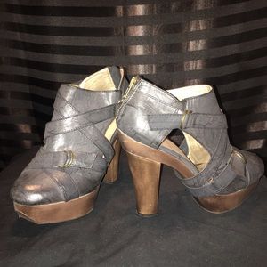 👠❤️ Beautifully chic stone gray heels👠❤️