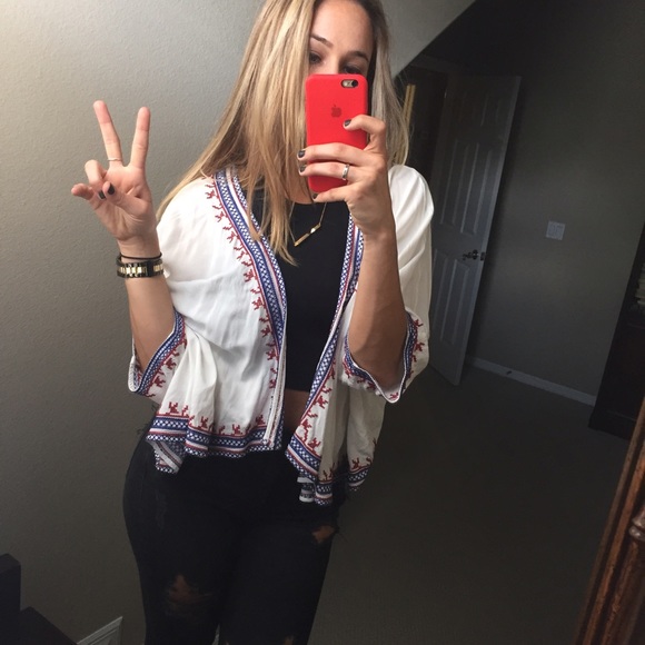 White embroidered cropped kimono - Picture 2 of 3