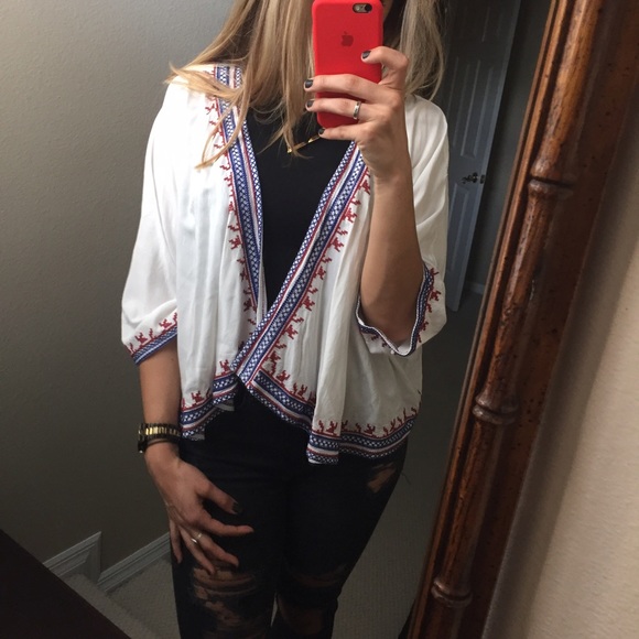 White embroidered cropped kimono - Picture 3 of 3