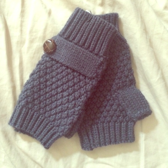 🚫SOLD🚫 Grey Whitney Eve fingerless gloves