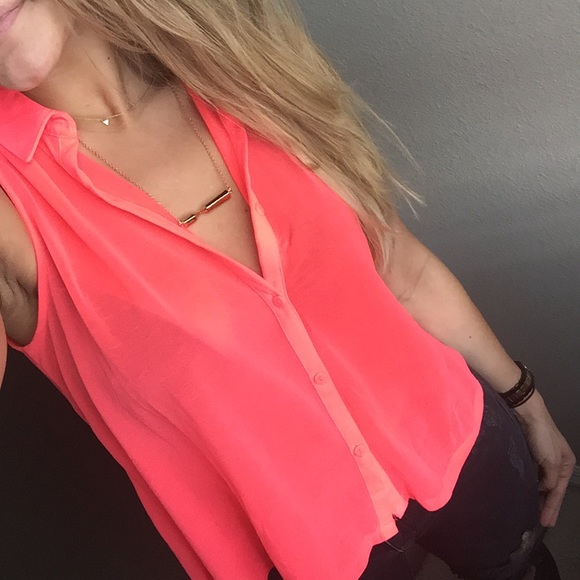 Sheer hot pink tank with collar - Picture 2 of 4