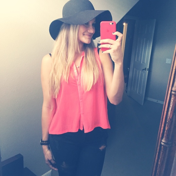 Sheer hot pink tank with collar - Picture 4 of 4