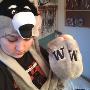 UW Huskie Hat/Scarf