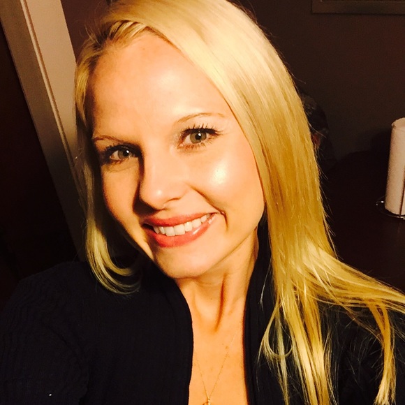 Meet your Posher, Katy - Picture 2 of 3