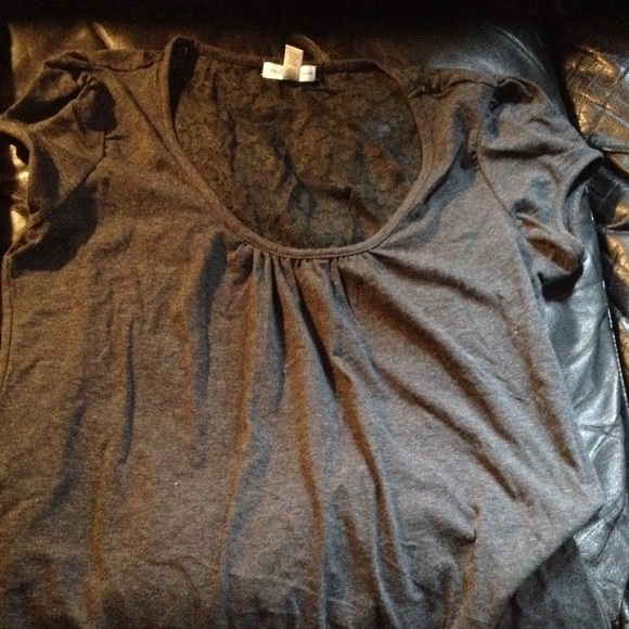 Women's grey short sleeve shirt, back lacy