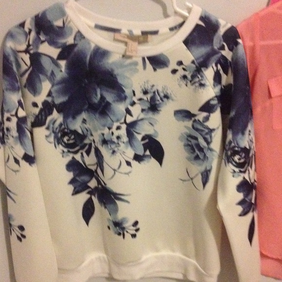 Forever 21 Flower pullover - Picture 1 of 2