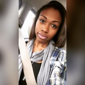 Meet your Posher, Alexis