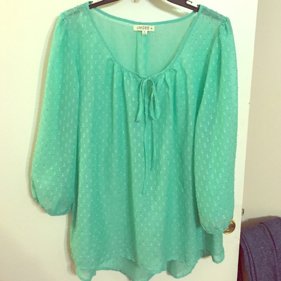 Green Umgee plus top!