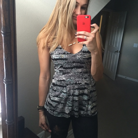 SOLD Patterned razorback tank - Picture 2 of 2