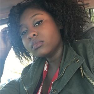 Meet your Posher, Khadija