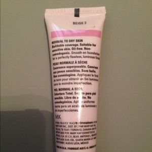 NWOT MaryKayTimewise Foundation Beige 2